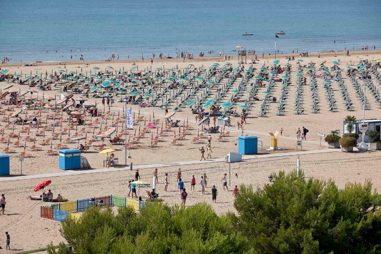 Villaggio Michelangelo Бибионе Екстериор снимка