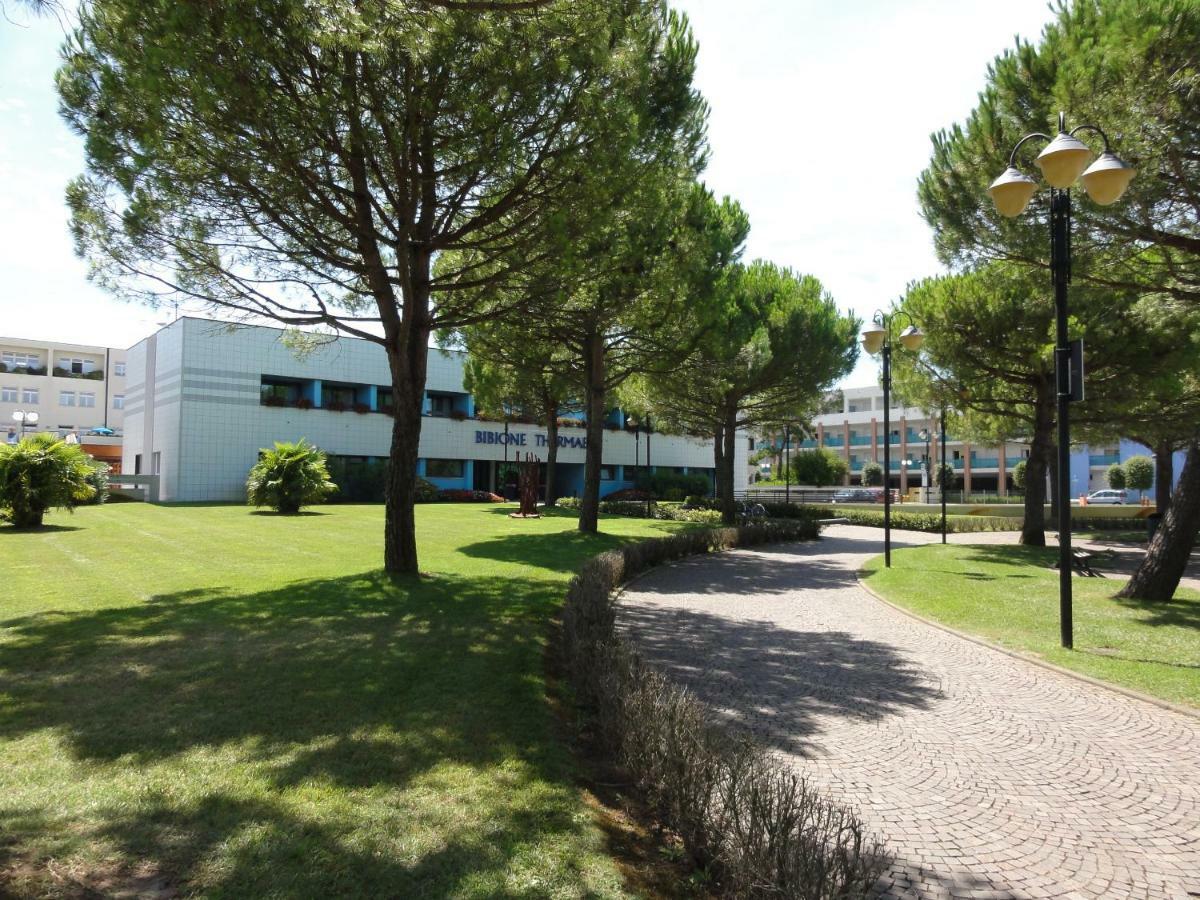 Villaggio Michelangelo Бибионе Екстериор снимка
