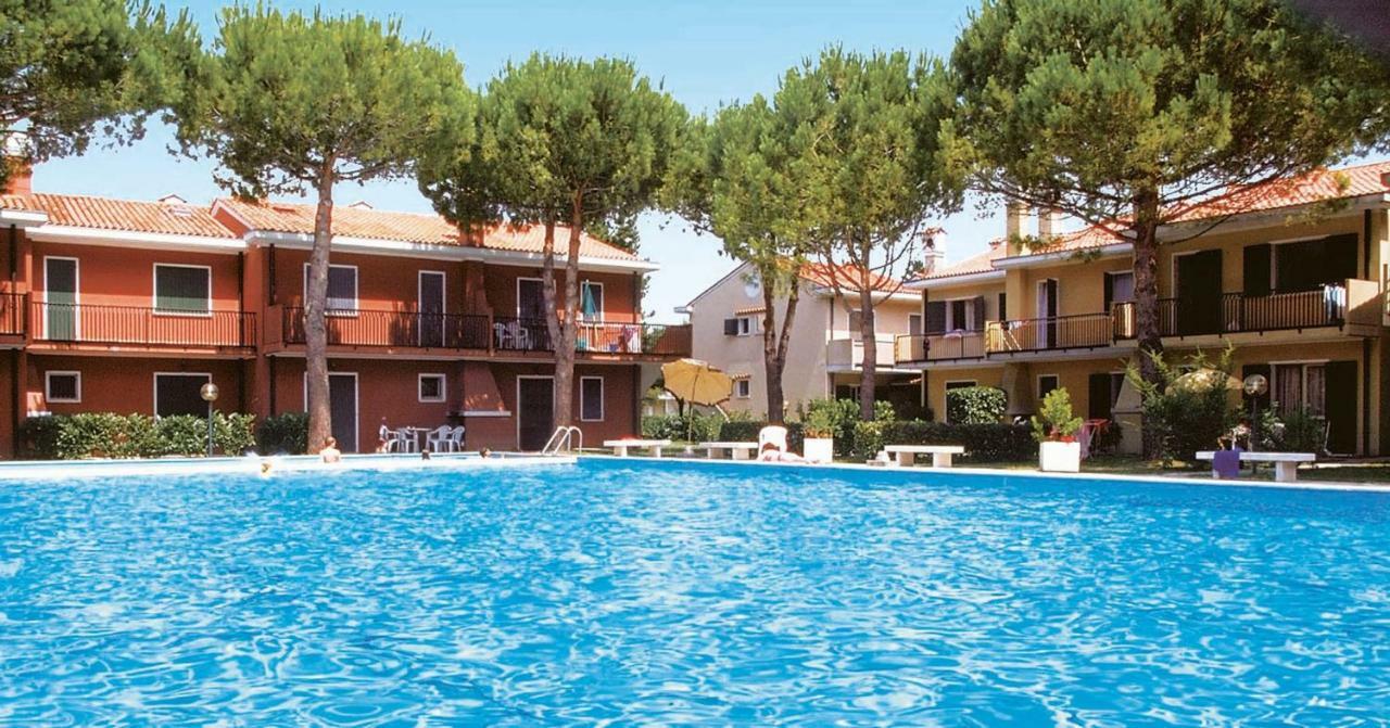 Villaggio Michelangelo Бибионе Екстериор снимка